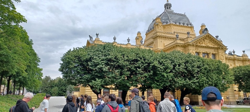 Tomiszláv király tér- Művészeti Pavilon